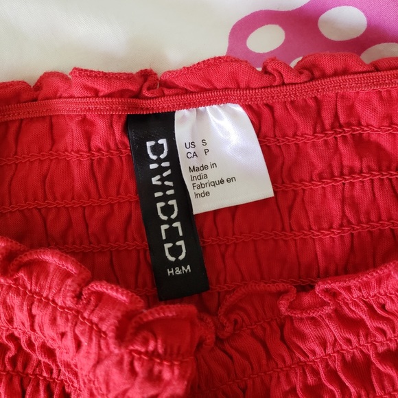 ✨ 3/$25 ✨ Red Smocked Crop Top - Picture 3 of 4